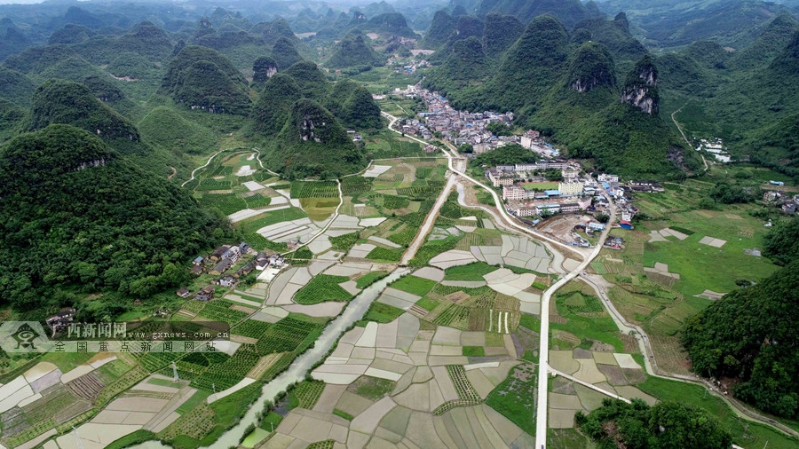 在柳州市融安縣泗頂鎮儒南村拍攝的山村美景。