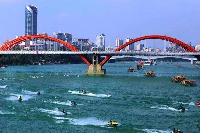 柳州國際水上狂歡節。