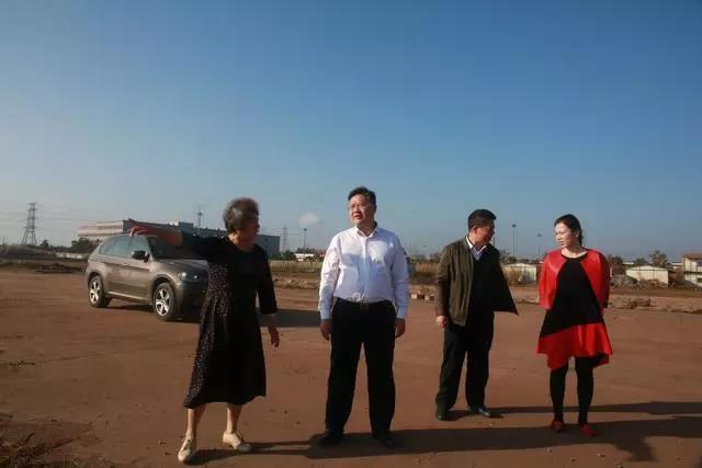 欽州市委常委李開創實地走訪欽州龍泰通倉儲有限公司。