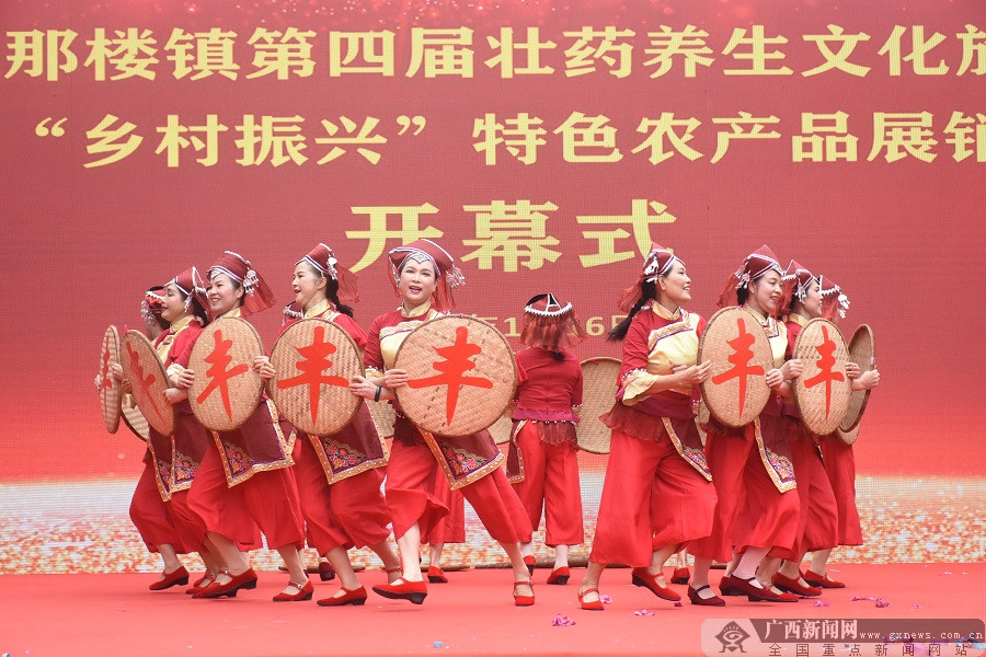 木蘭藝術團表演舞蹈《稻香時節》。