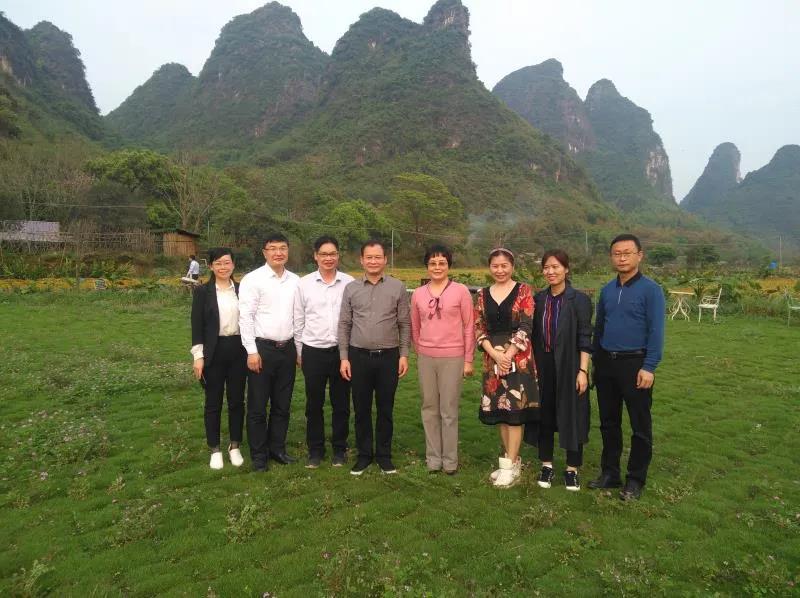 李東興（右4）調研桂林金富元精緻農業開發有限公司。