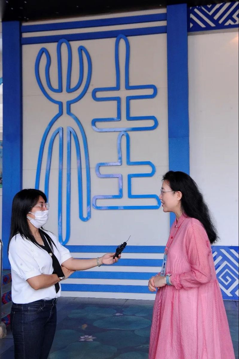 桂雅路小學校長陳一璐接受記者採訪。 