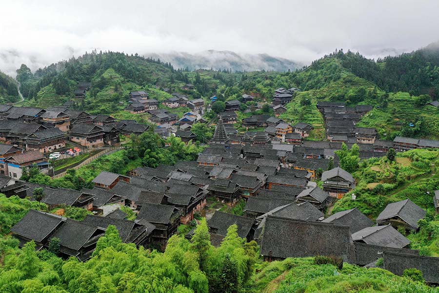 一場夏雨過後，三江侗族自治縣林溪鎮高友村雲霧繚繞，美如仙境。