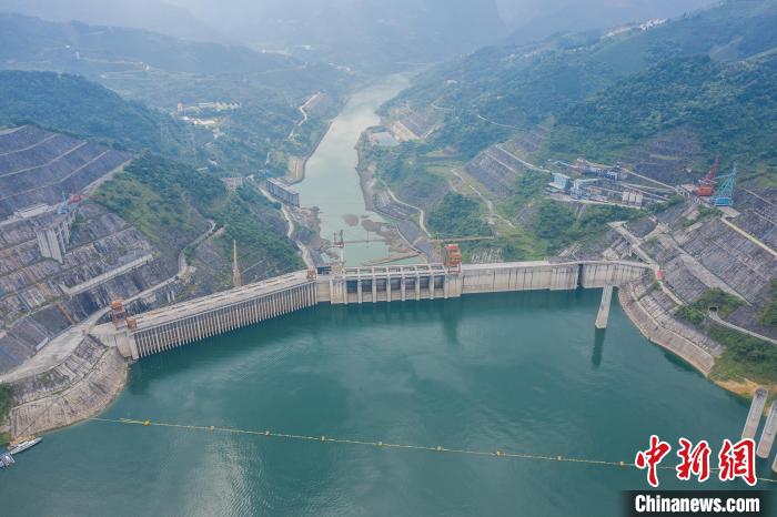 龍灘水電是中國大陸實施「西部大開發」和「西電東送」戰略的標誌性工程。