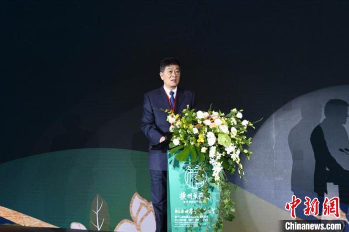 中國花卉協會副會長趙良平致辭。