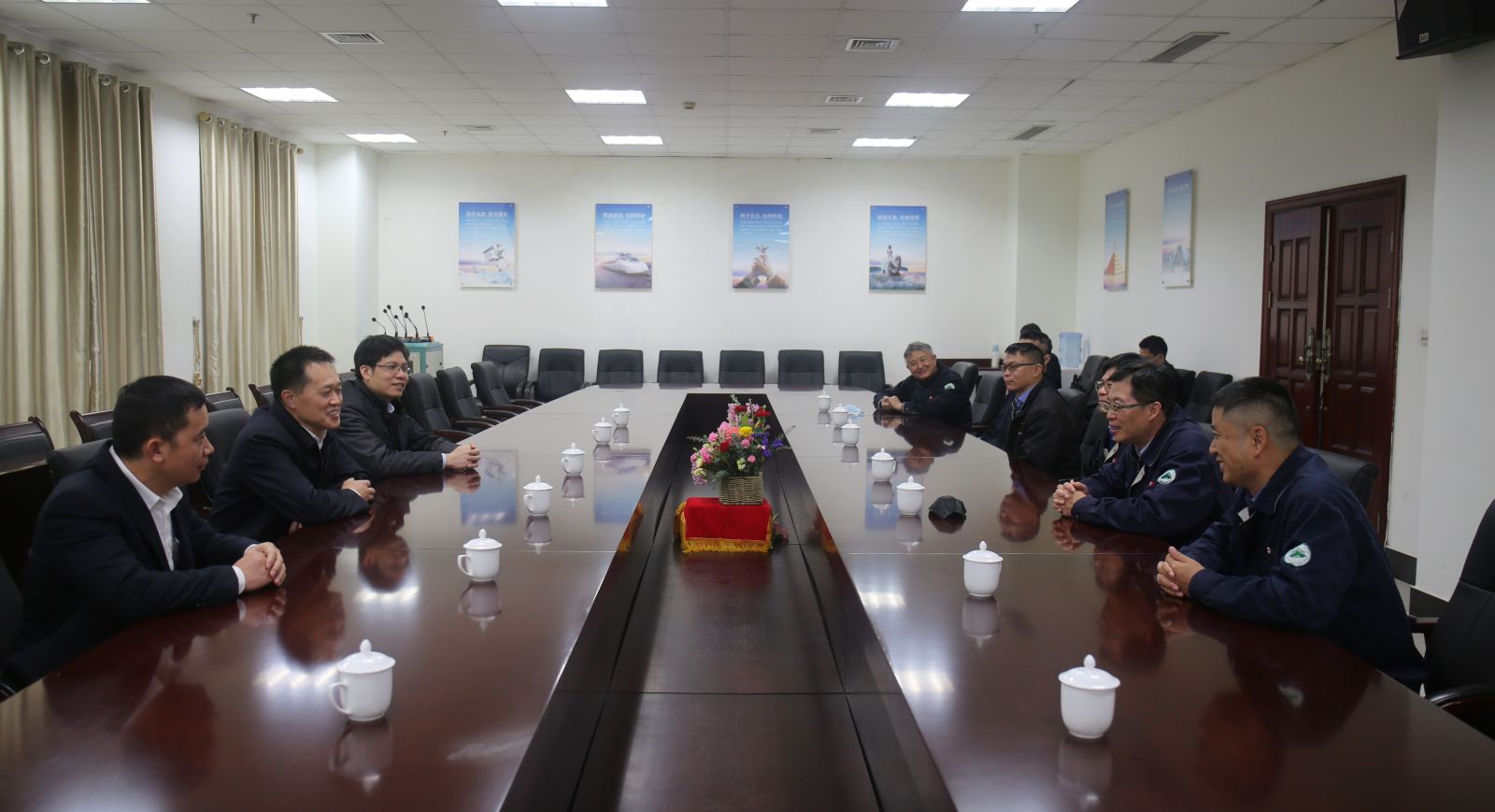廣西欽州市委常委楊斌與台胞座談。