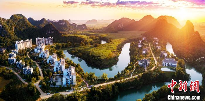 「中國‧樂養城」山體及河流水系景觀約3000畝，風景如畫。