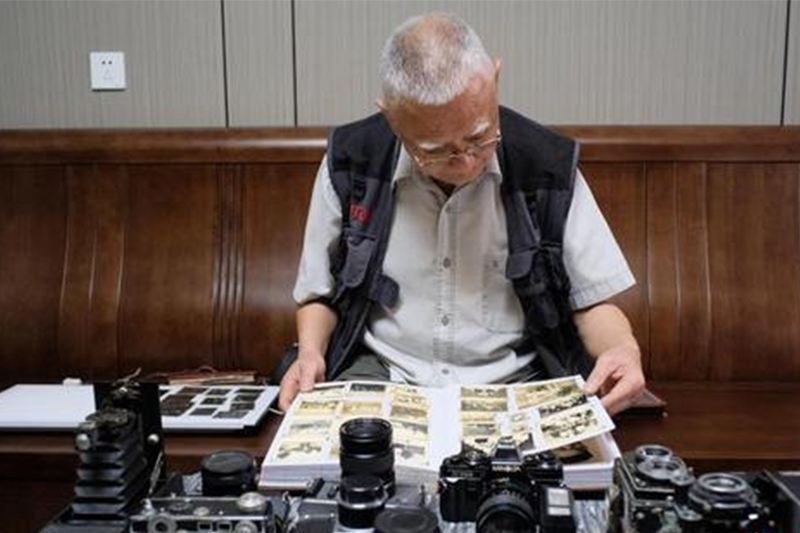 影片｜廣西老鐵路工人收藏400件中外相機「如數家珍」