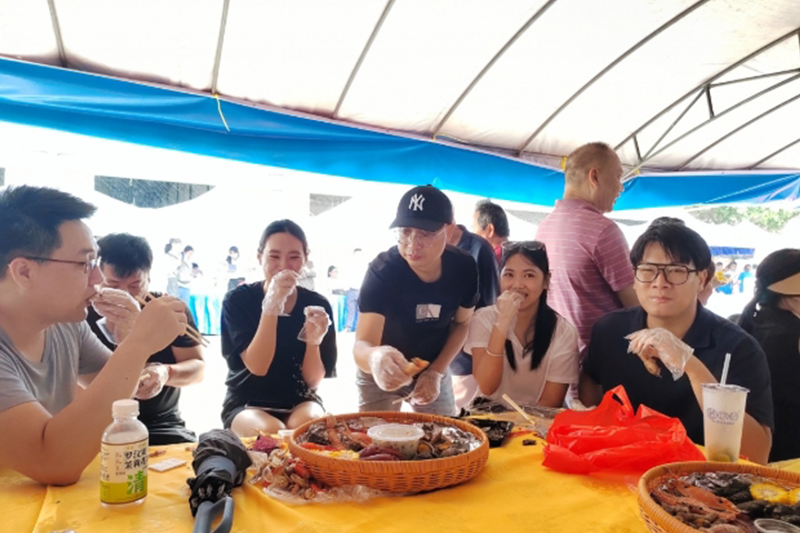 影片｜熱鬧好玩好吃，萬名遊客品中越美食