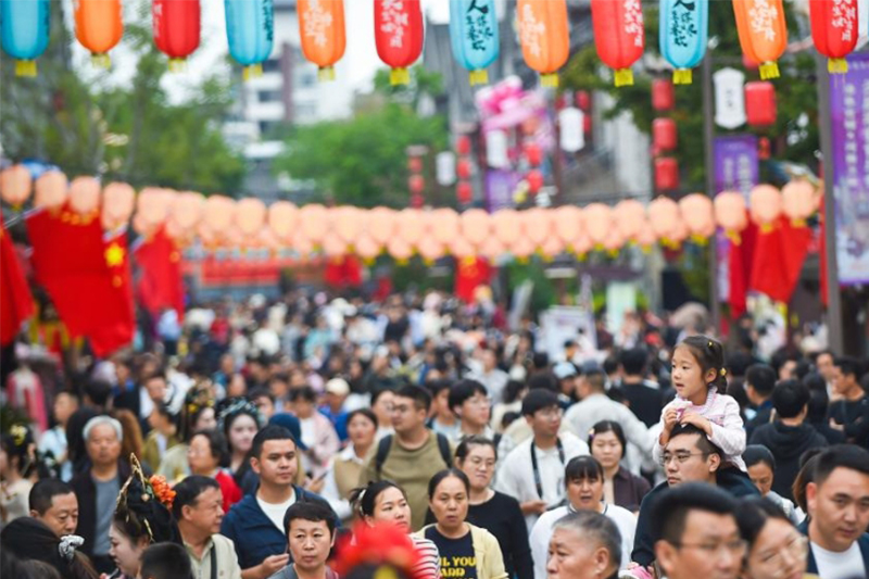 影片｜假期消費市場觀察：人氣旺活力足
