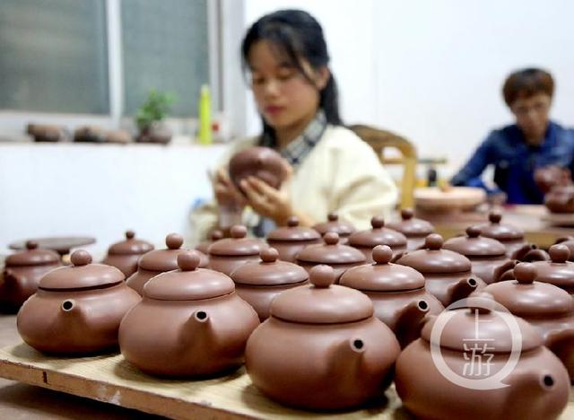 坭興陶茶壺。
