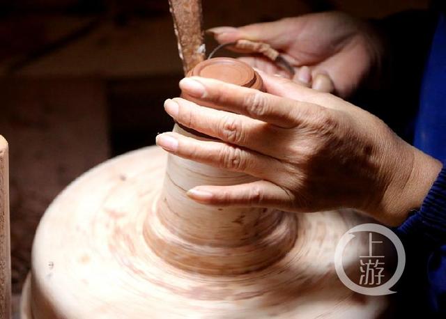 坭興陶拉坏過程。