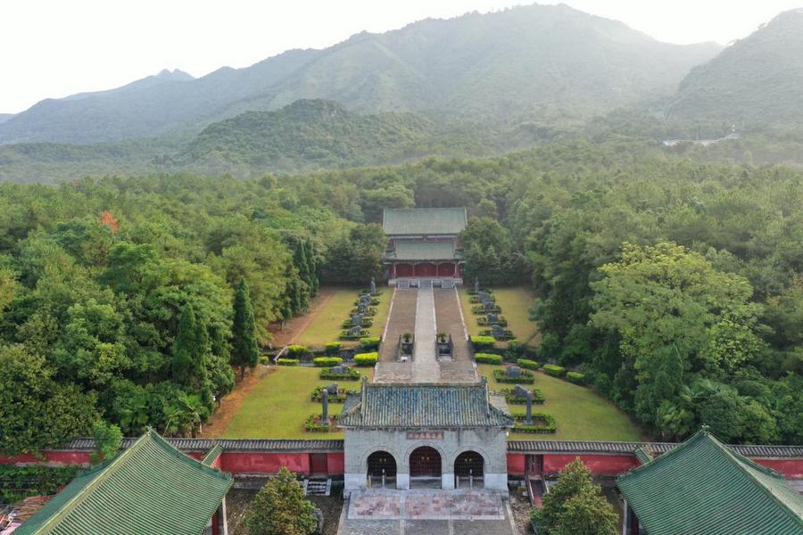 靖江莊簡王陵全景。