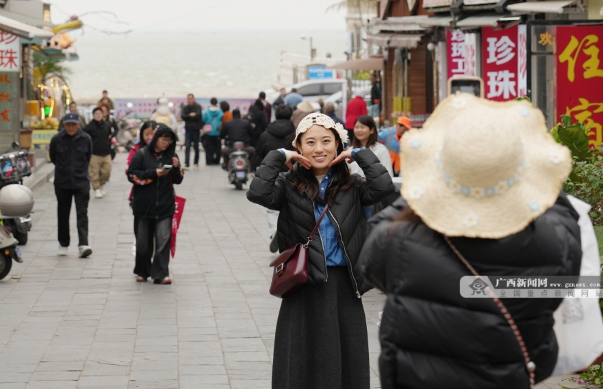 老街遊人如織。