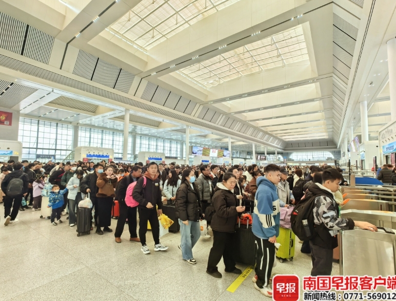 南寧東站客流量較大。