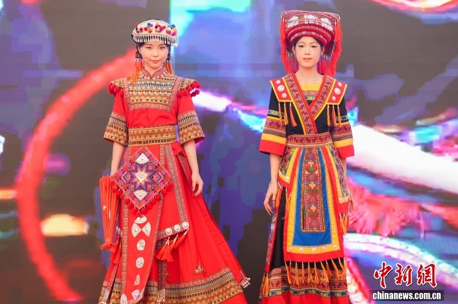 瑤族服飾走秀。