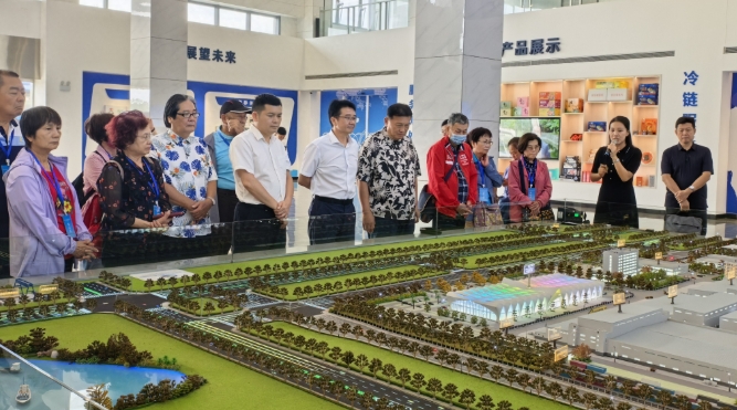考察團參觀廣西北部灣新鮮冷鏈物流園區。 考察團參觀廣西北部灣新鮮冷鏈物流園區。