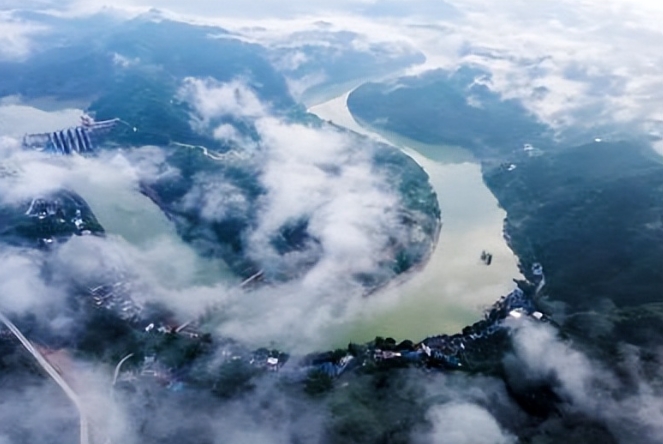 小桑苗寨夏景如畫。 小桑苗寨夏景如畫。