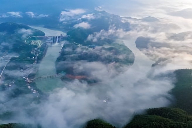 小桑苗寨夏景如畫。 小桑苗寨夏景如畫。