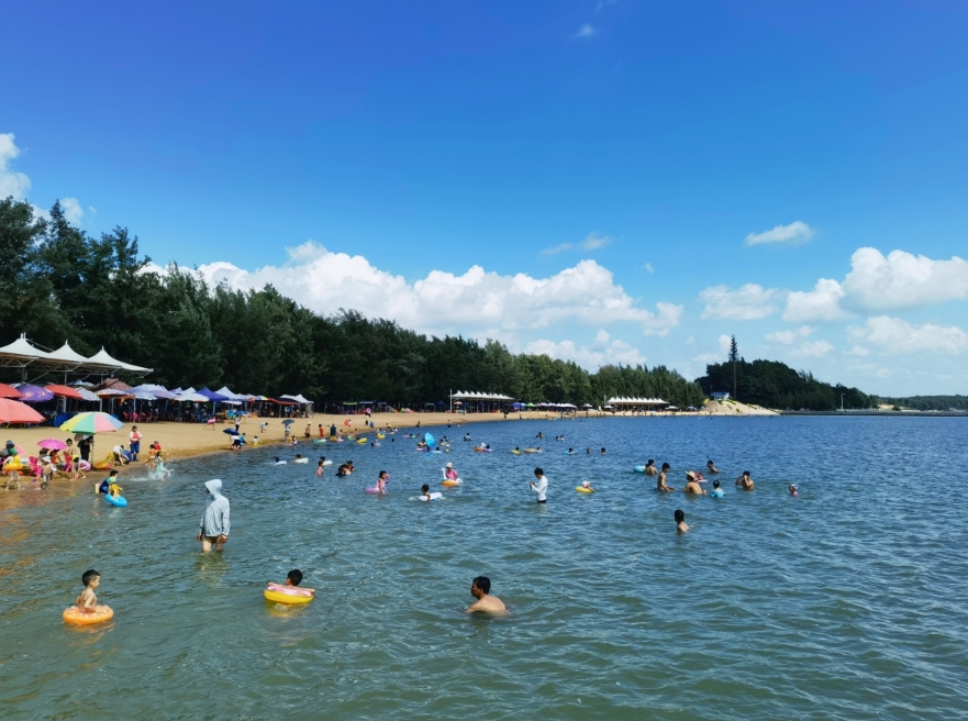 天然海水浴場。