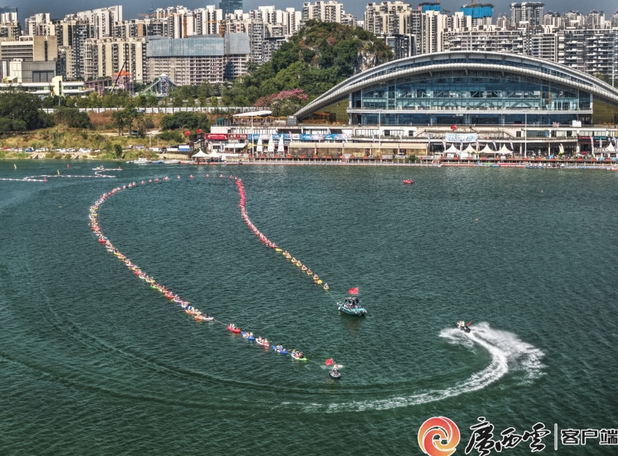 市民暢享親水樂趣。
