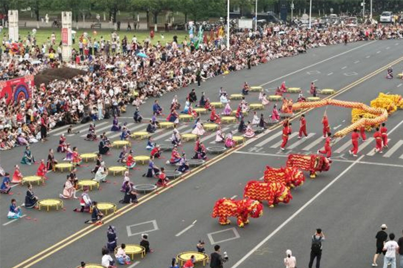 貴港舉辦「非遺+」巡遊展示活動