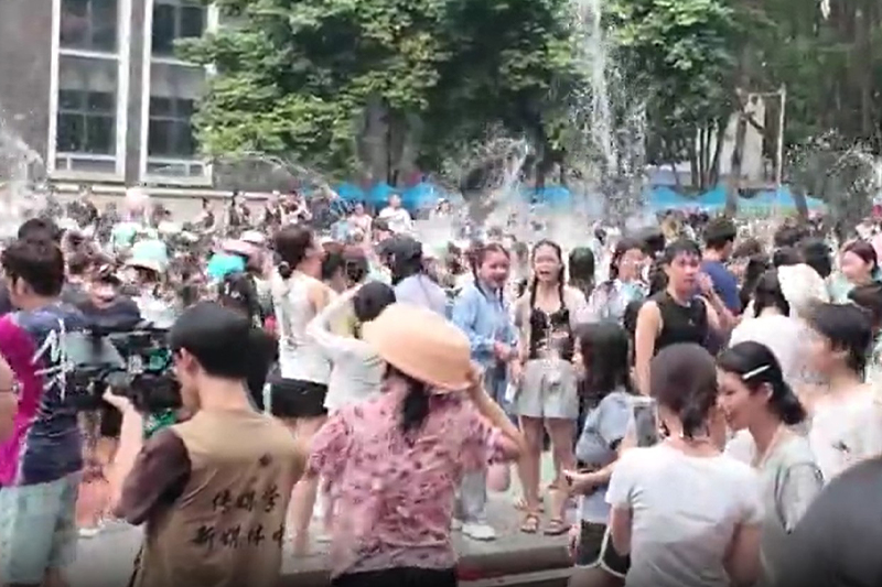 影片｜沉浸式體驗東南亞風情！廣西大學潑水節歡樂上演
