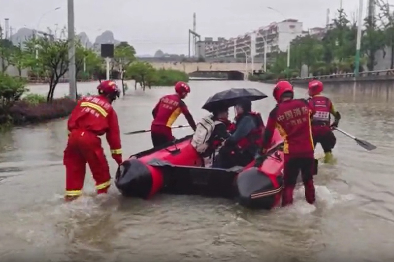 影片｜高考遇暴雨內澇廣西桂林多方聯動保障考生準時赴考