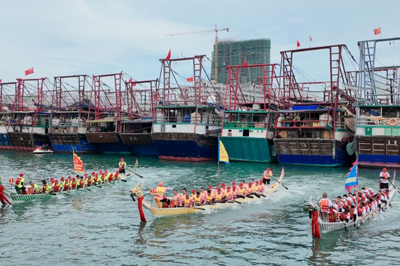 影片｜北海「僑港海上扒龍船」震撼開賽