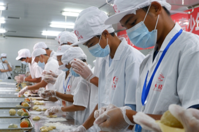 桂台青少年共製月餅：把團圓祝福帶回台灣