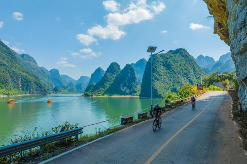 喀斯特山水間競速各地車手騎遇廣西