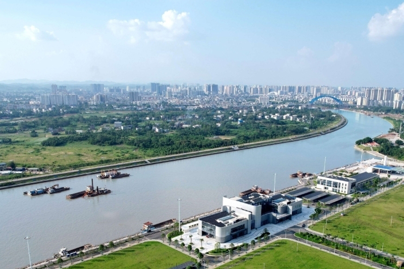 影片｜平陸運河正式通航，圍觀民眾現場揮手唱山歌