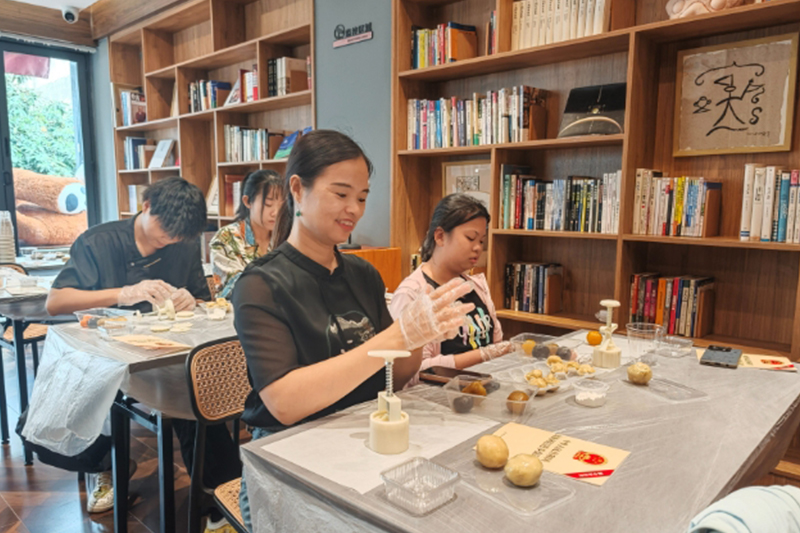 廣西北海台胞台屬共慶中秋